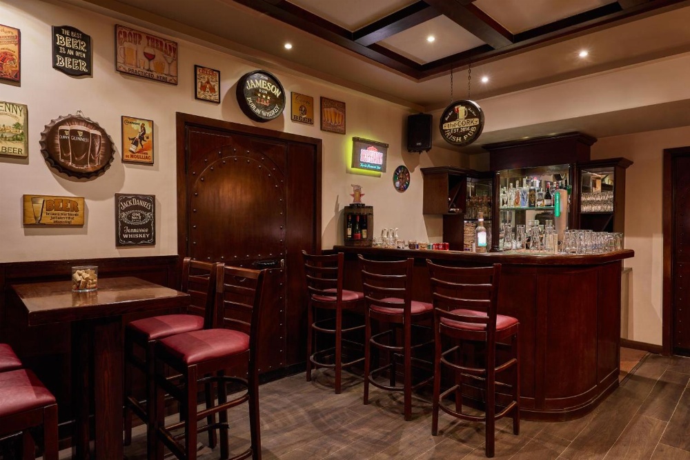 Golden Carven Hotel Main image